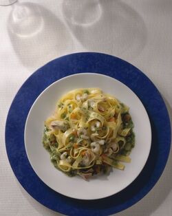 TAGLIATELLE CON GAMBERETTI E VERDURA