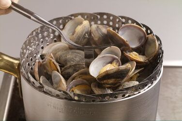 ZUPPA DI CIPOLLE E GERMOGLI DI SOIA CON TELLINE