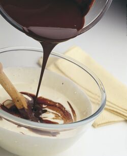 TORTA ALLE FRAGOLE E CIOCCOLATO BIANCO