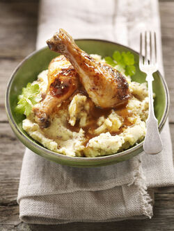 FUSI DI POLLO IN SALSA DI SOIA CON STOEMP PUREA DI PATATE CON VERDURE 