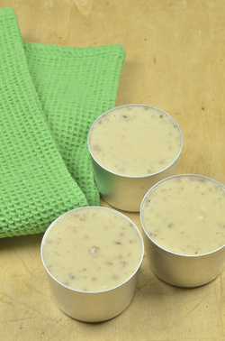 CREMA CON CARAMELLO UVETTA E AMARETTI CREMA CON CARAMELLO UVETTA E AMARETTI