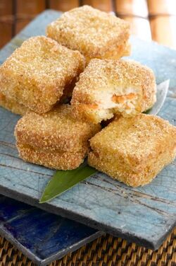 PICCOLI TOAST ALLA POLPA DI GRANCHIO