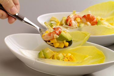 INSALATA DI INDIVIA E GAMBERI CON SALSA DI YOGURT