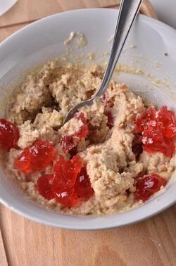 DOLCE AL CIOCCOLATO BIANCO CON LE CILIEGIE CANDITE