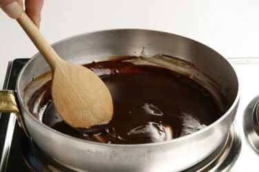 MACEDONIA AL RUM NELL UOVO DI PASQUA