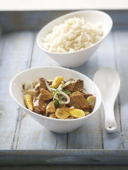 WOK DI MANZO CON FUNGHI E GERMOGLI DI SOIA