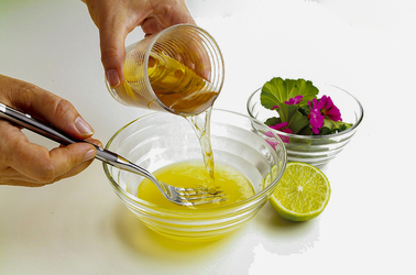 INSALATA DI GAMBERI MARINATA DI SHERRY E GERANEI