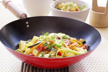 WOK DI PATATE E VERDURE ALLA TAILANDESE