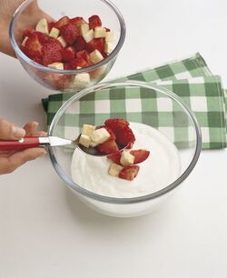 FRAGOLE ALLO YOGURT CON GELATO