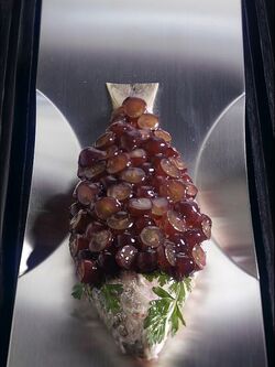 CARPA IN GELATINA AGRODOLCE CON UVA NERA COVER 