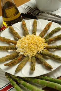 ASPARAGI FRITTI CON MIMOSA DI UOVA
