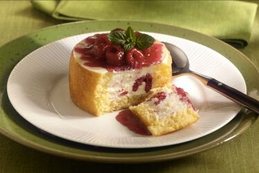 TORTINO AL FORMAGGIO E LAMPONI TORTINO AL FORMAGGIO E LAMPONI