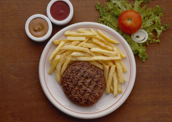 HAMBURGER CON PATATINE FRITTE