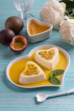 CUORICINI SEMIFREDDI CON SALSA AL FRUTTO DELLA PASSIONE