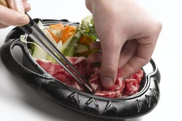 TEGAME DI CARNI E VERDURE SUKY YAKY TEGAME DI CARNI E VERDURE SUKY YAKY