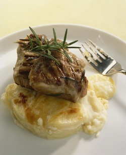 COSTINE D AGNELLO AL GRATIN DI PATATE COSTINE D AGNELLO AL GRATIN DI PATATE