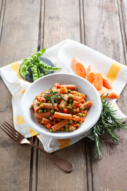 RIGATONI AL RAG&Ugrave; DI PISELLI