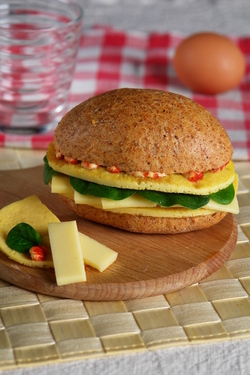 PANINO FRITTATA ED EMMENTALER