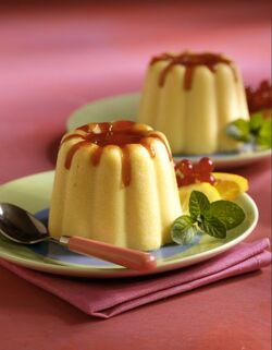 BUDINI DI SEMOLINO CON GELATINA DI RIBES BUDINI DI SEMOLINO CON GELATINA DI RIBES