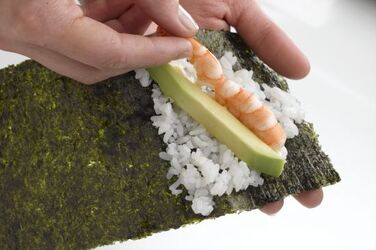 TEMAKI CONO DI ALGA CON PESCE E RISO