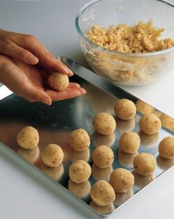 BISCOTTI DI MANDORLE E PINOLI BISCOTTI DI MANDORLE E PINOLI