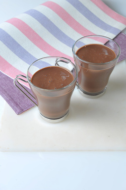 TAZZE DI CIOCCOLATO CON FANTASMI DI MERINGA