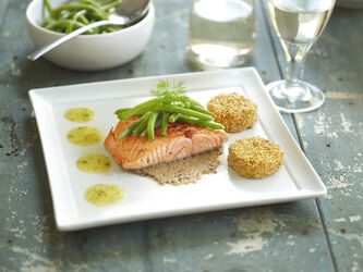 SALMONE CON CREMA DI MELANZANE E CROCCHETTE AL SESAMO