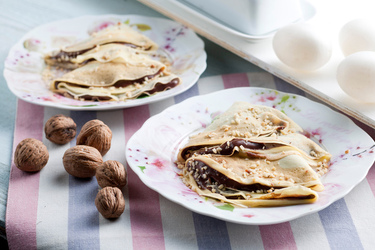 CREPES AL COGNAC CON NOCI E CREMA DI NOCCIOLE