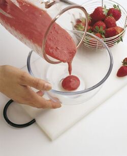 FRAGOLE ALLO YOGURT CON GELATO