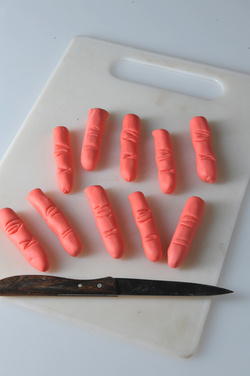 DOLCETTI PASTA DI MANDORLE A FORMA DI DITA DI STRGA