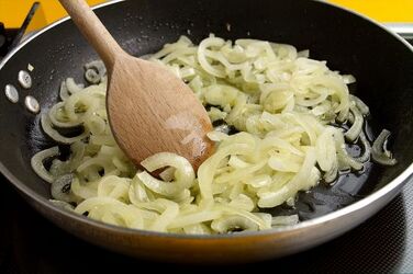 ZUPPA DI CIPOLLE E FUNGHI