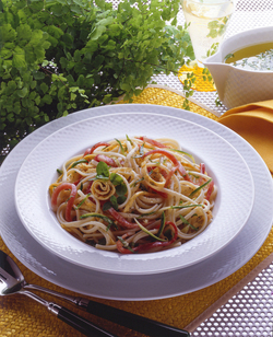 BAVETTE CON VERDURE ALLA JULIENNE