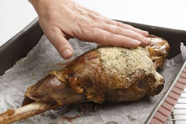 COSCIOTTO D AGNELLO IN CROSTA DI ERBE AROMATICHE