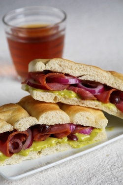 PANINO TONNO AFFUMICATO E GUACAMOLE
