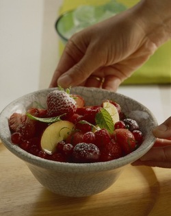 MACEDONIA CON SCIROPPO DI AGRUMI