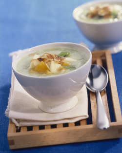 MACEDONIA DI FRUTTA CON MOUSSE DI PISTACCHI MACEDONIA DI FRUTTA CON MOUSSE DI PISTACCHI