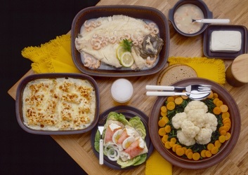 MENU DELLA FESTA CAVOLFIORE IN BELLAVISTA SALMONE AFFUMICATO ALLA MODA NORVEGESE ROMBO IN SALSA DI GAMBERI STOCCAFISSO ALLA MODA DI BERGEN