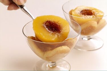 PESCHE CON GELATO ALLA VANIGLIA