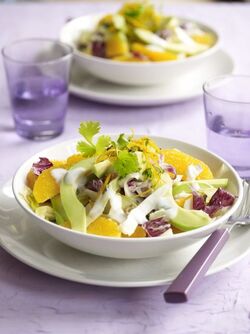 INSALATA DI INDIVIA CON AVOCADO E ARANCE INSALATA DI INDIVIA CON AVOCADO E ARANCE