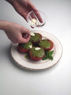 SERVIZIO 5 SALSE VELOCI PER LE VERDURE GRIGLIATE SERVIZIO 5 SALSE VELOCI PER LE VERDURE GRIGLIATE