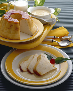 CORONA DI MARMELLATA CON CREMA CORONA DI MARMELLATA CON CREMA