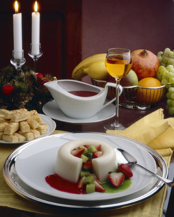 CORONA DI PANNA CON FRUTTA CORONA DI PANNA CON FRUTTA