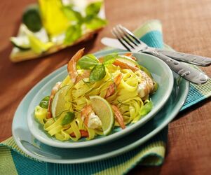 TAGLIATELLE CON GAMBERI E LIMONE TAGLIATELLE CON GAMBERI E LIMONE