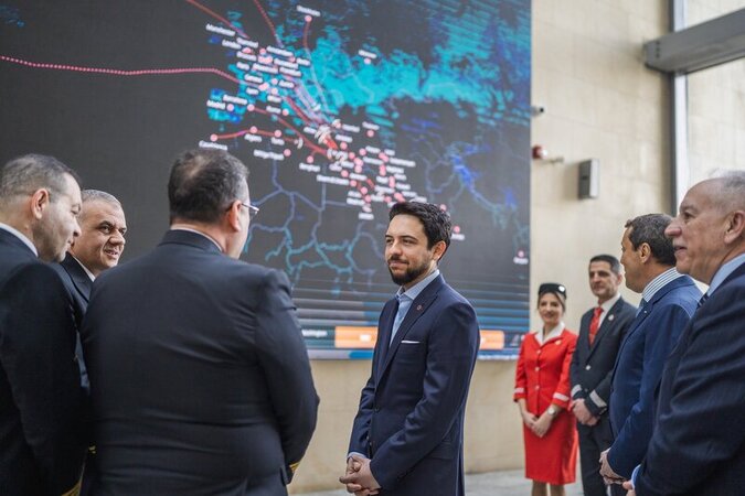 Amman il principe ereditario Hussein bin Abdullah II visita la sede centrale della Royal Jordanian Airlines