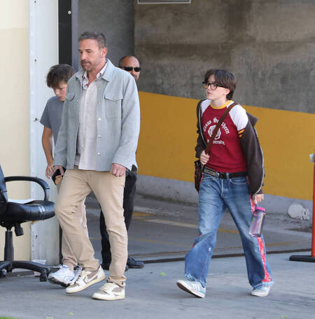 Los Angeles Ben Affleck porta i figli Fin e Samuel a un evento di Roller Derby Los Angeles Ben Affleck porta i figli Fin e Samuel a un evento di Roller Derby