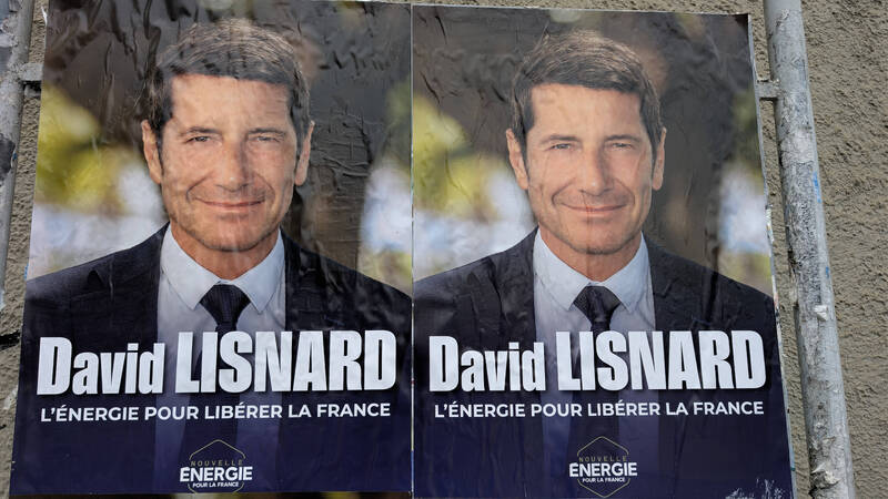 Presidentielle 2027 des affiches de David Lisnard a Bourgoin jallieu en Isere apres l annonce du maire de Cannes sa candidature auyx presidentielles de 2027 Nouvelle ENERGIE pour la France