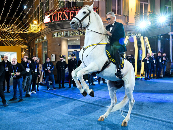 Sanremo 76&deg; Festival della Canzone Italiana. Quinta Serata Finale Andrea Bocelli arriva al Teatro Ariston in sella ad un cavallo bianco