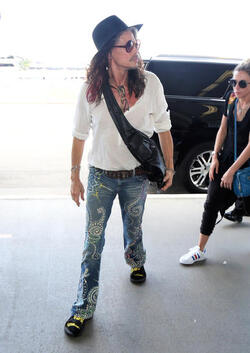 PREMIUM EXCLUSIVE Please contact X17 before any use of these exclusive photos - x17@x17agency.com
Stevne Tyler may finally be mellowing out. After decades as one of the most legendary rockstars in the world, Aerosmith frontman, Tyler, was dressed almost casual, for a flight out of LA, on Saturday, September 2, 2017 X17online.com