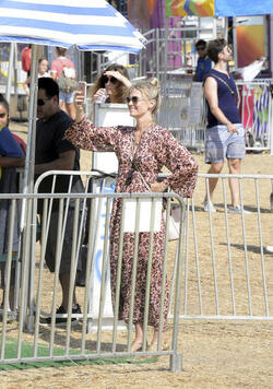 Sunday, September 3, 2017 - Actress January Jones is stunning in a long floral-print dress as she takes adorable son Xander out for some fun with friends at the 36th Annual Malibu Kiwanis Chili Cook-Off, Carnival and Fair in Malibu, CA.
Luis/X17online.com