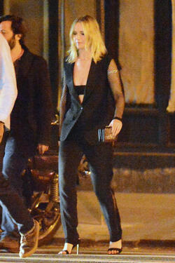 08/31/2017 EXCLUSIVE: Jennifer Lawrence heads out in New York City with a male companion and her bodyguard. The 27 year old A-list actress, stepped out in a black blazer with fishnet sleeves, small black tube top, black pants, and black heels.
Please byline:TheImageDirect.com
*EXCLUSIVE PLEASE EMAIL sales@theimagedirect.com FOR FEES BEFORE USE